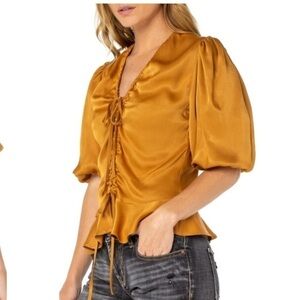 SERRA BY JOIE RUCKER
Ember Puff Sleeve Satin Peplum Blouse - Chai
$228 retail